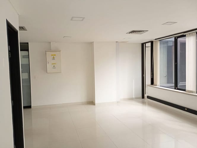 Oficina en arriendo en El Poblado, Medellín, 120 m² · foto 4 de 12