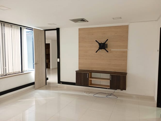 Oficina en arriendo en El Poblado, Medellín, 120 m² · foto 2 de 12