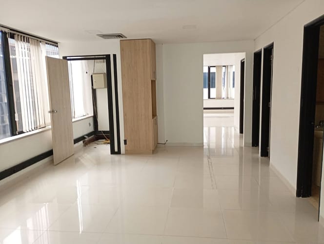 Oficina en arriendo en El Poblado, Medellín, 120 m² · foto 8 de 12