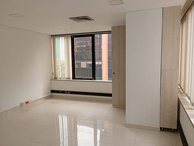 Oficina en arriendo en El Poblado, Medellín, 120 m² · foto 10 de 12