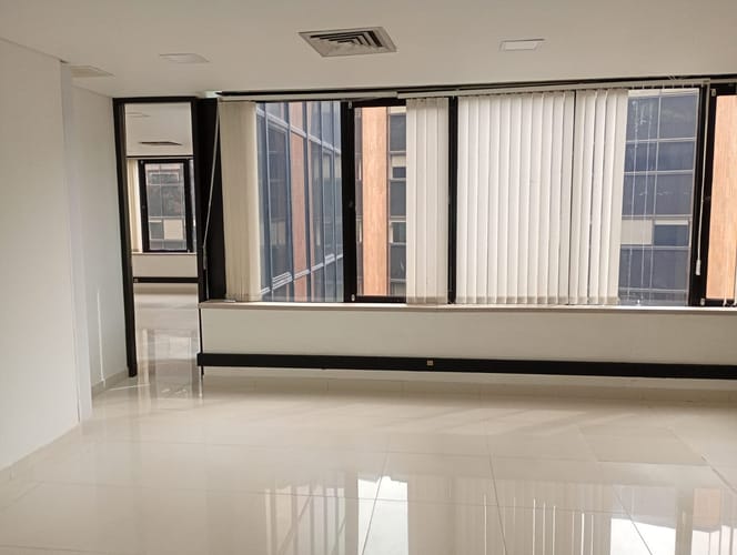 Oficina en arriendo en El Poblado, Medellín, 120 m² · foto 3 de 12