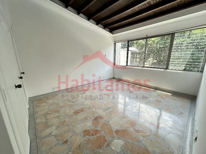 Apartamento de 4 alcobas en arriendo en La Aguacatala, Medellín, 120 m² · foto 12 de 14