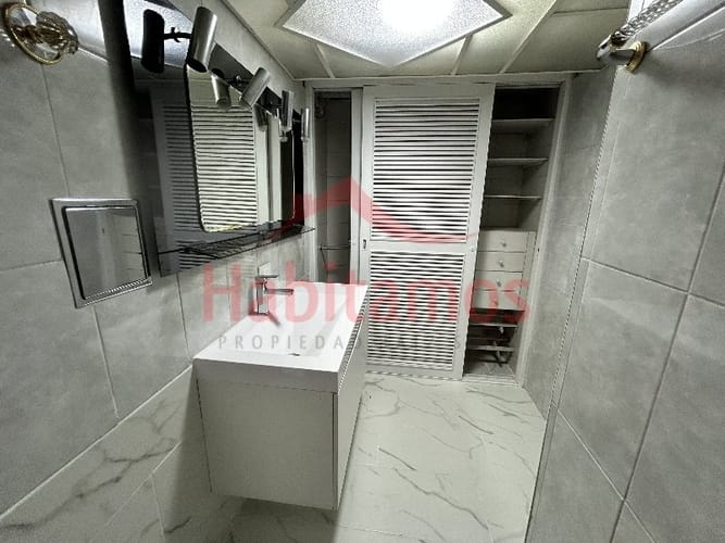 Apartamento de 4 alcobas en arriendo en La Aguacatala, Medellín, 120 m² · foto 13 de 14