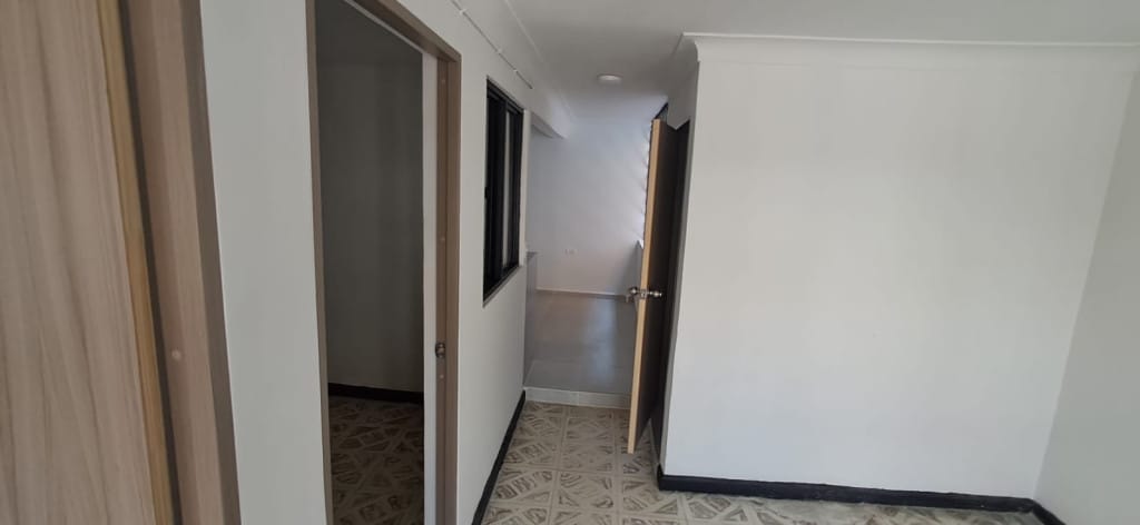 Casa de 6 alcobas en venta en Urbanizacion Calimio, Cali, 70 m² · foto 2 de 15