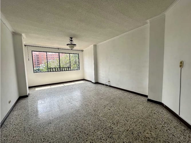 Apartamento de 2 alcobas en arriendo en Los Pinos, Medellín, 105 m² · foto 2 de 11