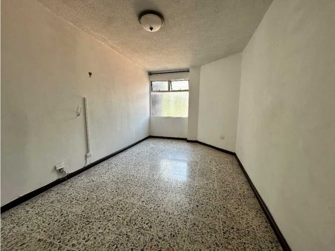 Apartamento de 2 alcobas en arriendo en Los Pinos, Medellín, 105 m² · foto 7 de 11