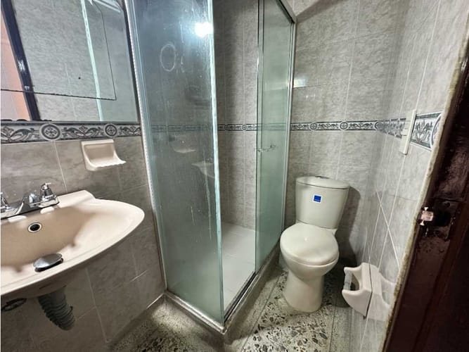 Apartamento de 2 alcobas en arriendo en Los Pinos, Medellín, 105 m² · foto 8 de 11