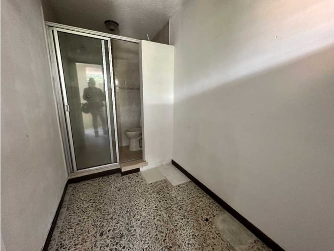Apartamento de 2 alcobas en arriendo en Los Pinos, Medellín, 105 m² · foto 9 de 11