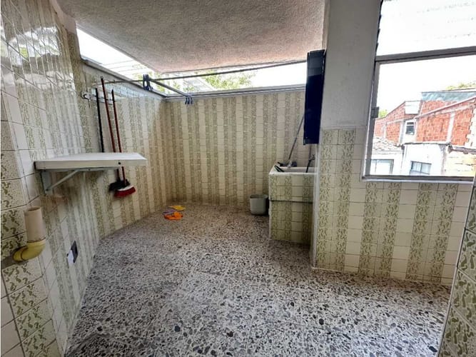 Apartamento de 2 alcobas en arriendo en Los Pinos, Medellín, 105 m² · foto 10 de 11