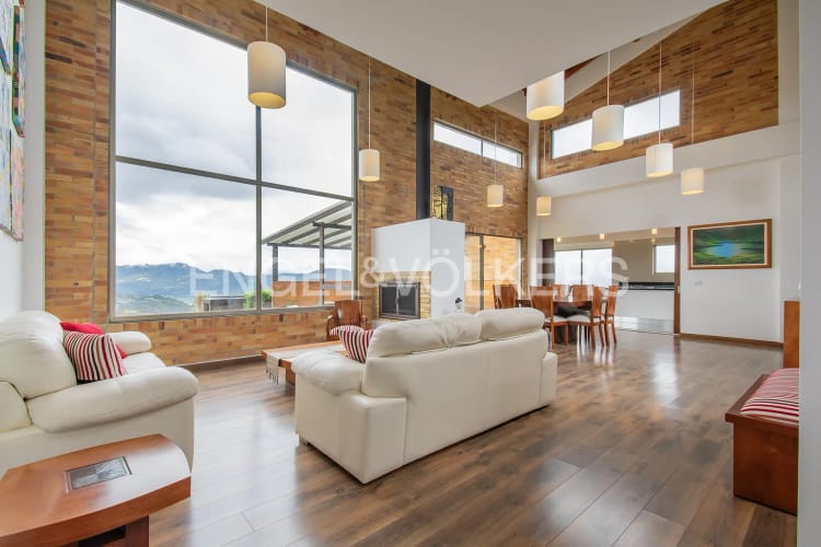 Casa de 4 alcobas en venta en Centro, Sopó, 336 m² · foto 2 de 20