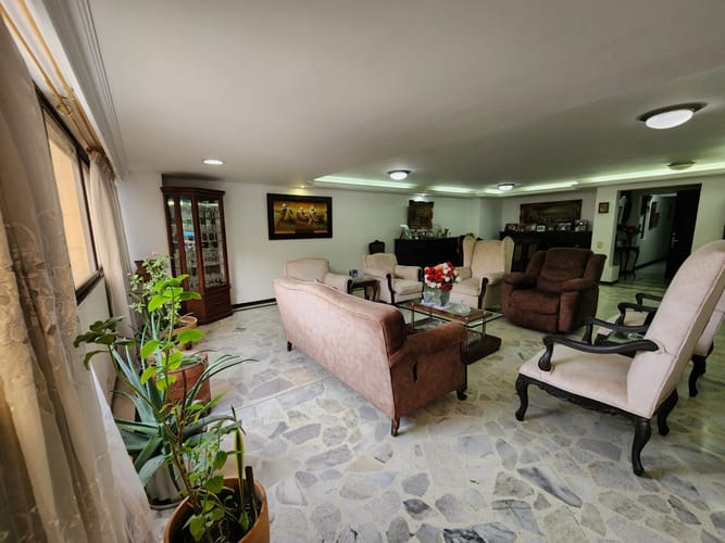 Apartamento de 4 alcobas en venta en El Bosque, Cali, 186 m² · foto 2 de 19