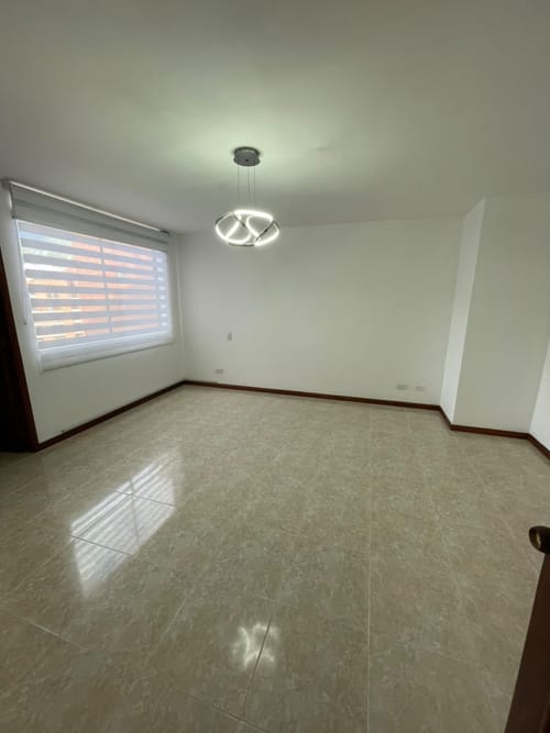 Apartamento de 3 alcobas en venta en Jardines, Envigado, 140 m² · foto 2 de 11