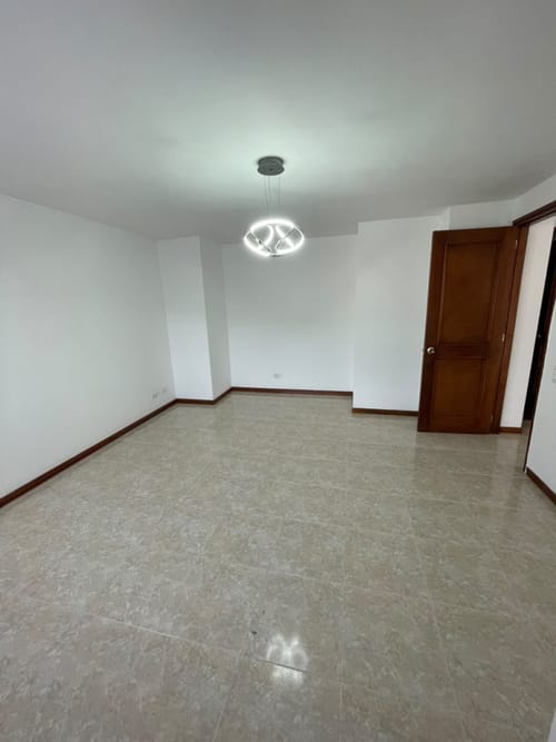 Apartamento de 3 alcobas en venta en Jardines, Envigado, 140 m² · foto 3 de 11
