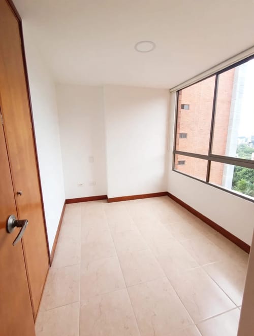 Apartamento de 3 alcobas en arriendo en Los Balsos, Medellín, 106 m² · foto 5 de 18