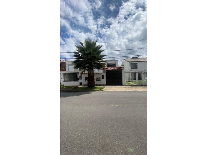 Casa de 4 alcobas en venta en Pontevedra, Bogotá, 234 m² · foto 2 de 24