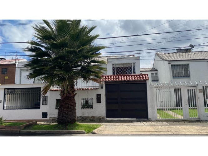 Casa de 4 alcobas en venta en Pontevedra, Bogotá, 234 m² · foto 3 de 24