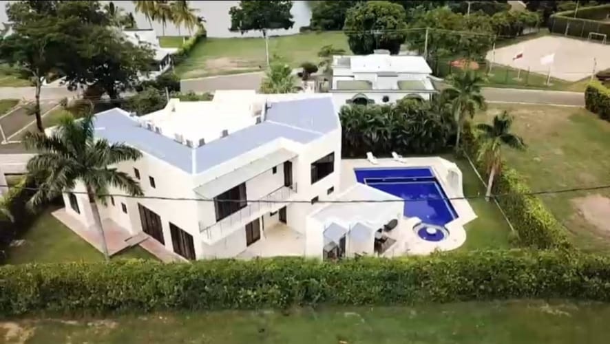 Casa de 6 alcobas en venta en Girardot, Girardot, 1050 m² · foto 2 de 15