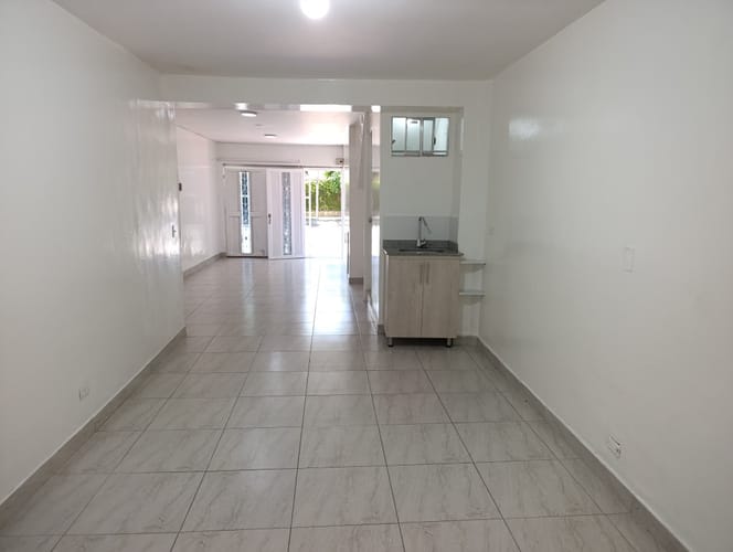 Local en arriendo en La Floresta, Medellín, 72 m² · foto 3 de 9