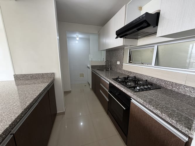 Apartamento de 3 alcobas en venta en Anillo Vial, Floridablanca, 85 m² · foto 4 de 17