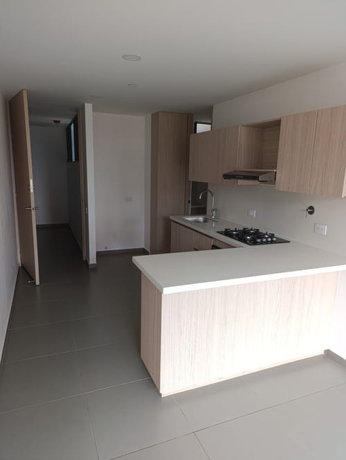 Apartamento de 2 alcobas en arriendo en Loma Del Escobero, Envigado, 80 m² · foto 3 de 14