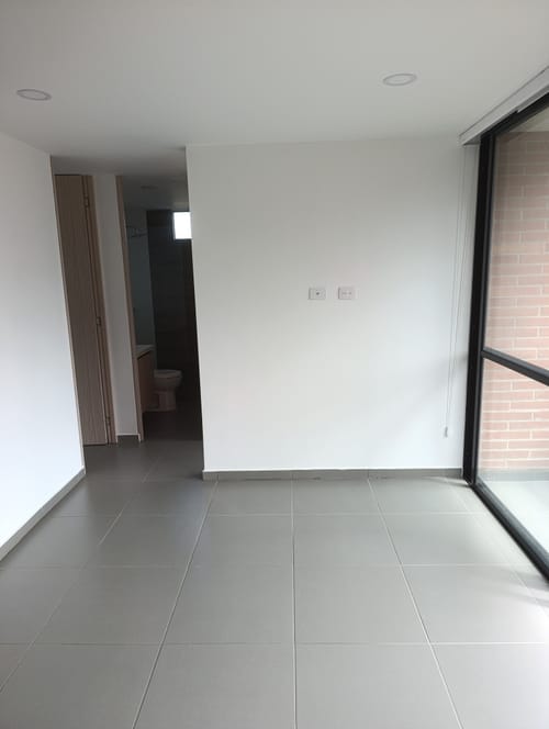 Apartamento de 2 alcobas en arriendo en Loma Del Escobero, Envigado, 80 m² · foto 4 de 14