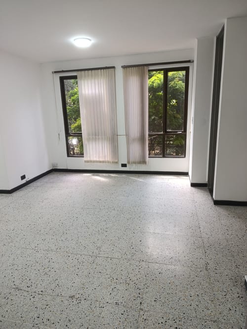 Oficina en arriendo en Suramericana, Medellín, 25 m² · foto 2 de 14
