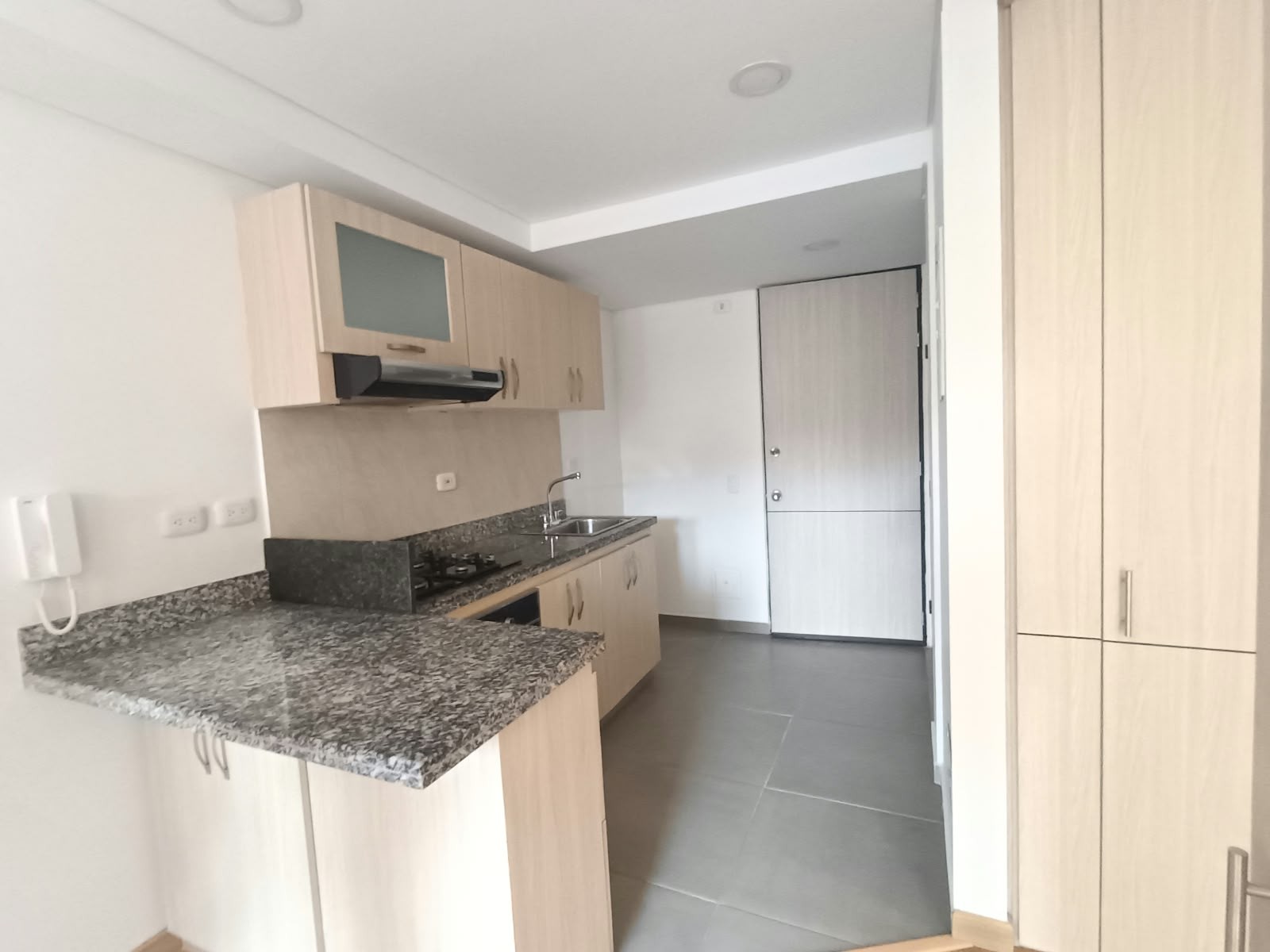 Apartamento en arriendo en Santa Teresita, Bogotá · foto 2 de 24