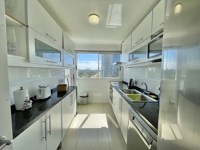 ALQUILER ANUAL DE 3 SUITES EN EDIFICIO CON SERVICIOS · Foto 6