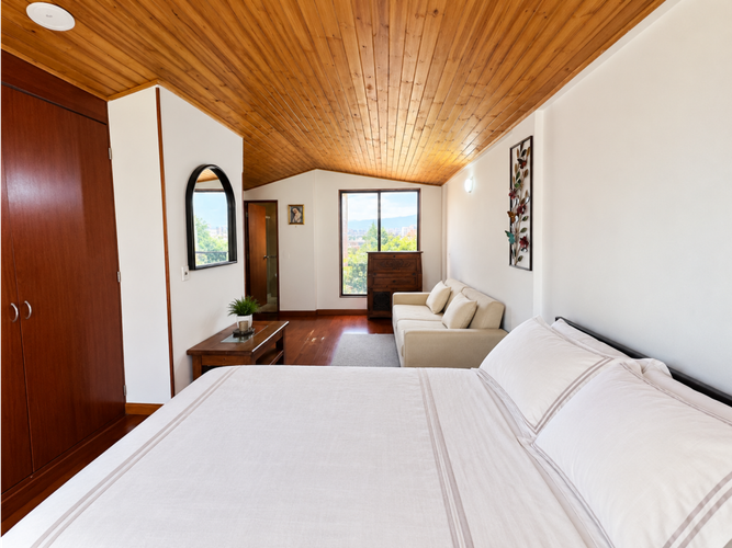 Casa de 3 alcobas en venta en Los Lagartos, Bogotá, 133 m² · foto 2 de 13