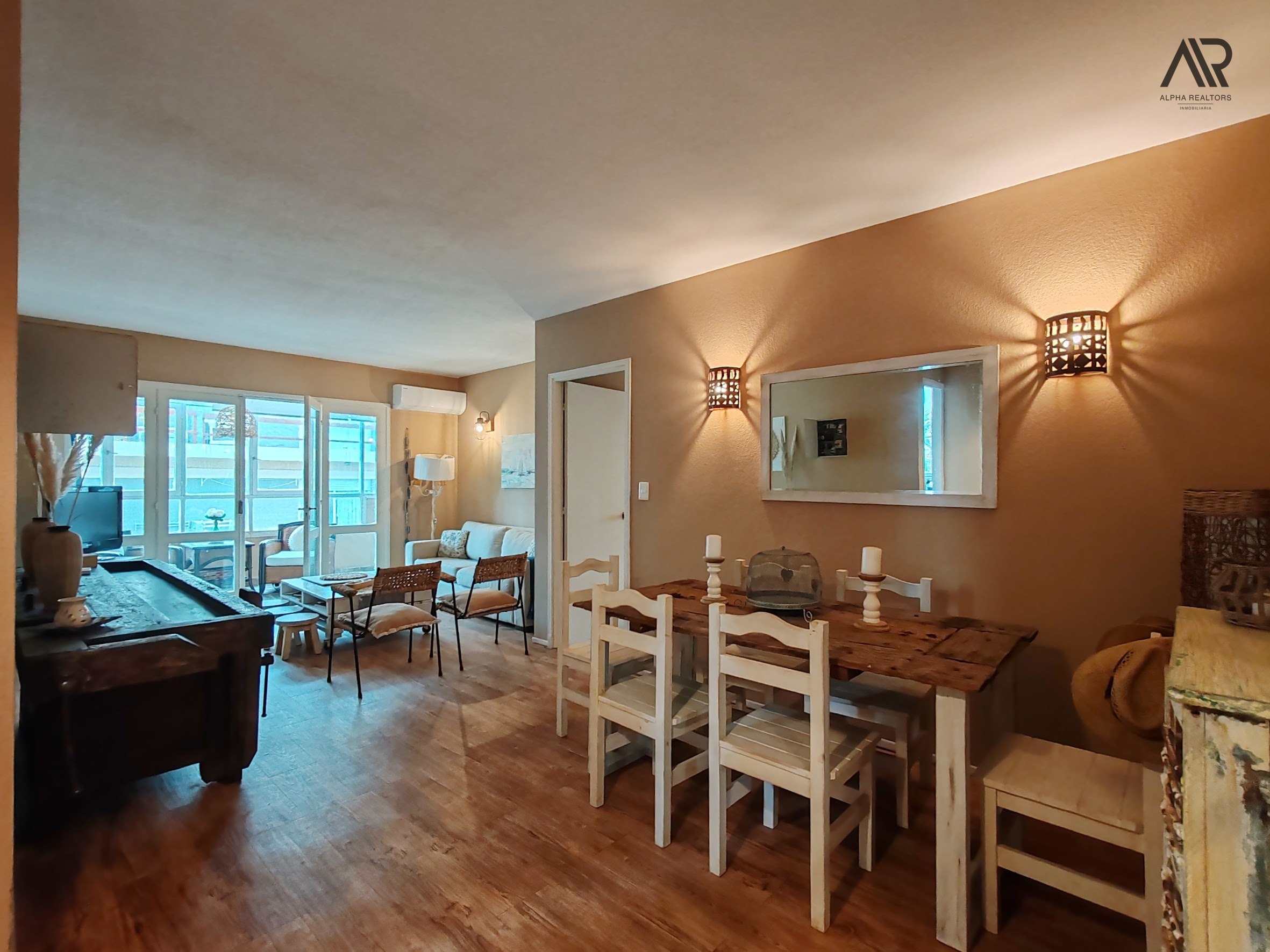 Acogedor apartamento de 3 dormitorios, 2 baños y 1 cochera en la península de Punta del Este