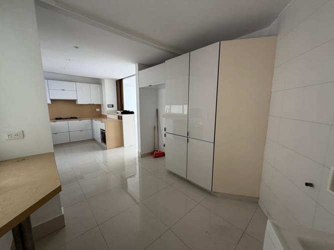 Apartamento de 3 alcobas en arriendo en Normandia, Cali, 220 m² · foto 2 de 24
