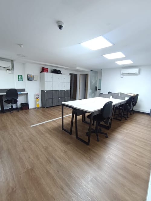 Oficina en arriendo en Conquistadores, Medellín, 110 m² · foto 2 de 10