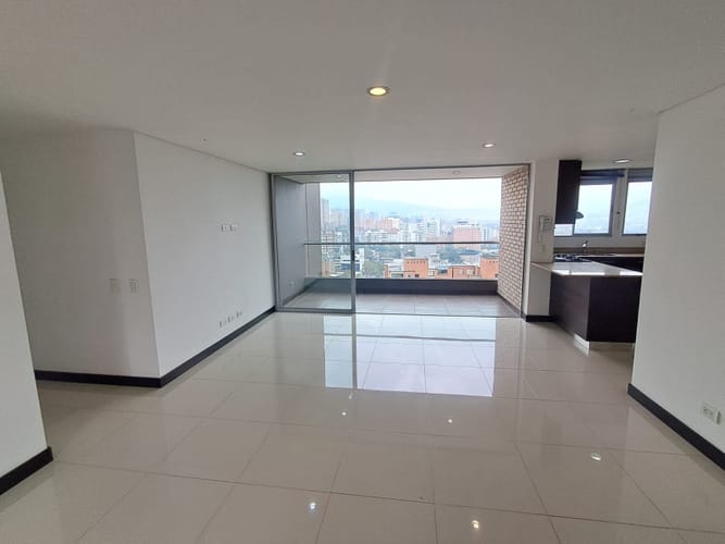Apartamento de 3 alcobas en arriendo en Lalinde, Medellín, 130 m² · foto 2 de 24