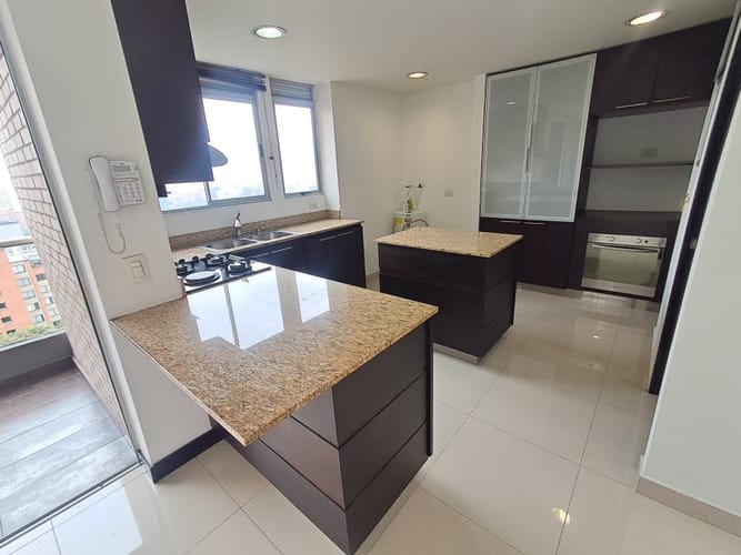 Apartamento de 3 alcobas en arriendo en Lalinde, Medellín, 130 m² · foto 3 de 24