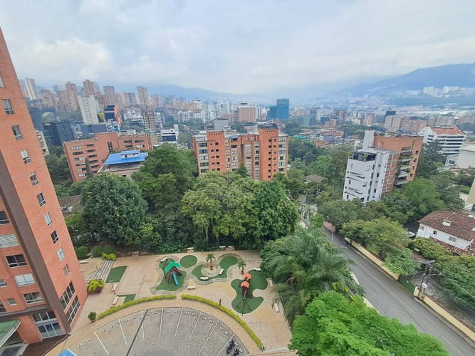 Apartamento de 3 alcobas en arriendo en Lalinde, Medellín, 130 m² · foto 4 de 24