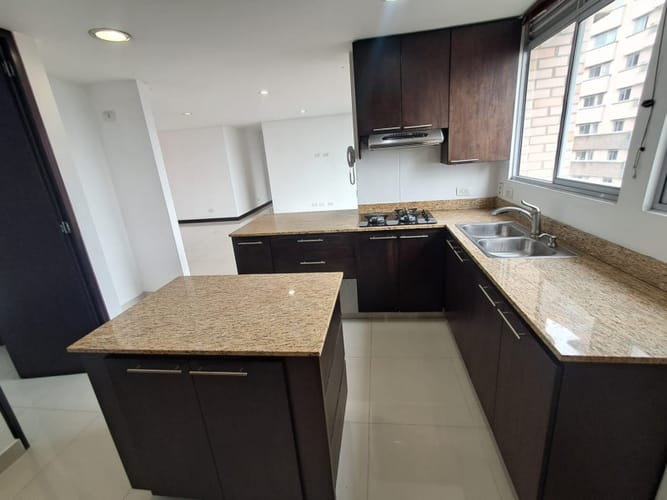 Apartamento de 3 alcobas en arriendo en Lalinde, Medellín, 130 m² · foto 6 de 24