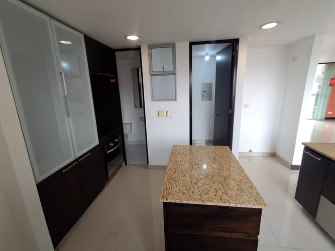 Apartamento de 3 alcobas en arriendo en Lalinde, Medellín, 130 m² · foto 7 de 24