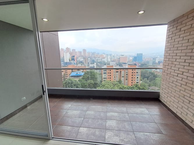 Apartamento de 3 alcobas en arriendo en Lalinde, Medellín, 130 m² · foto 10 de 24