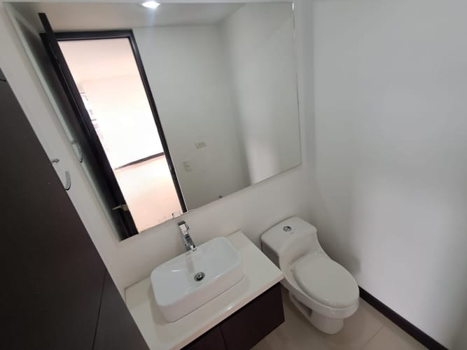 Apartamento de 3 alcobas en arriendo en Lalinde, Medellín, 130 m² · foto 12 de 24