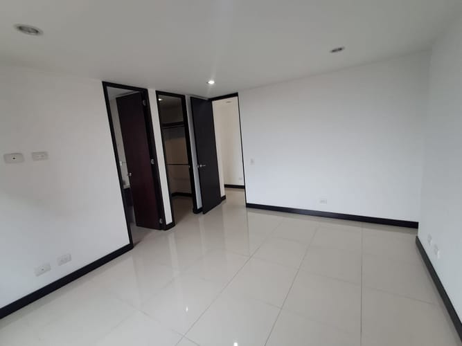 Apartamento de 3 alcobas en arriendo en Lalinde, Medellín, 130 m² · foto 21 de 24