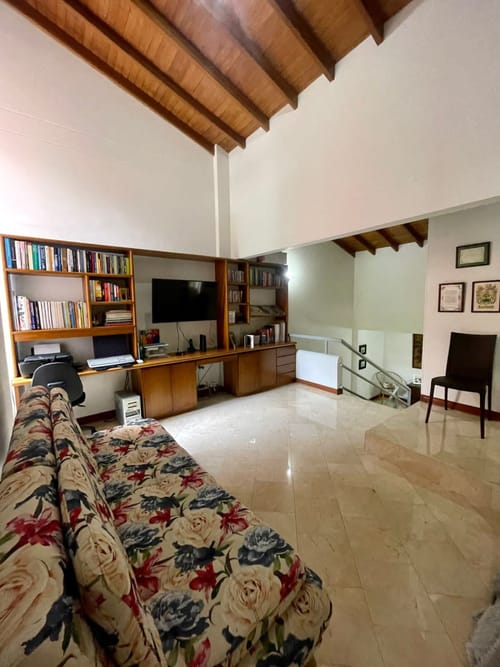 Casa de 2 alcobas en arriendo en El Tesoro, Medellín, 260 m² · foto 10 de 13