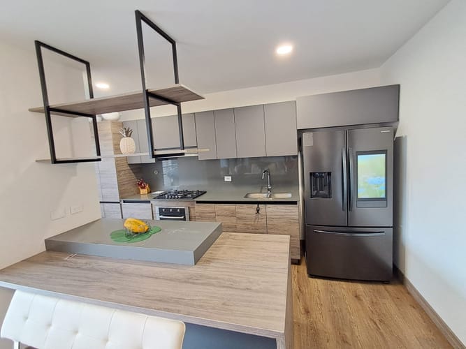 Apartamento de 3 alcobas en arriendo en El Castillo, Medellín, 138 m² · foto 6 de 24