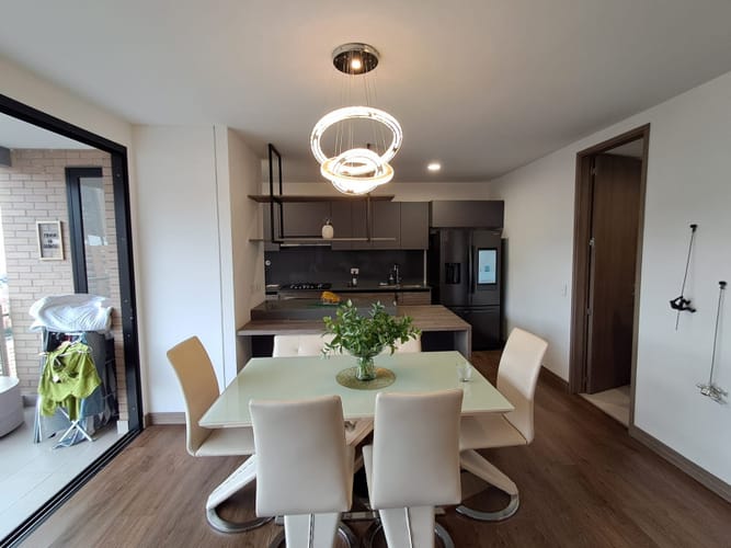 Apartamento de 3 alcobas en arriendo en El Castillo, Medellín, 138 m² · foto 9 de 24
