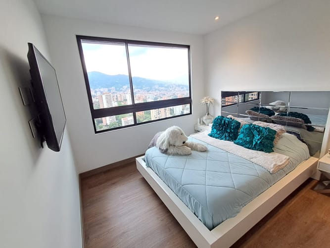 Apartamento de 3 alcobas en arriendo en El Castillo, Medellín, 138 m² · foto 11 de 24