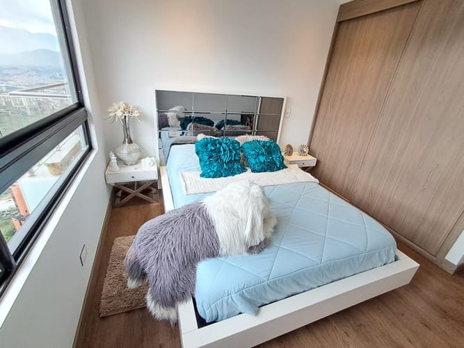 Apartamento de 3 alcobas en arriendo en El Castillo, Medellín, 138 m² · foto 12 de 24