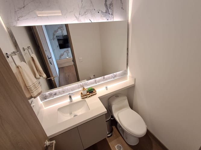 Apartamento de 3 alcobas en arriendo en El Castillo, Medellín, 138 m² · foto 13 de 24