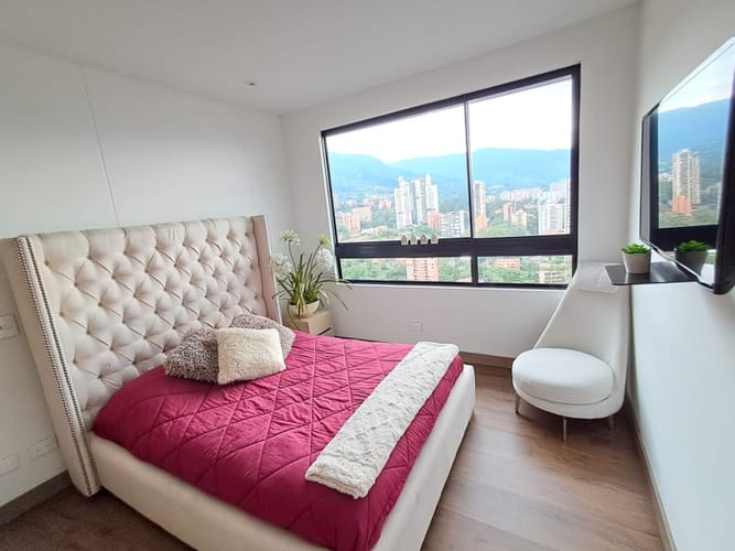 Apartamento de 3 alcobas en arriendo en El Castillo, Medellín, 138 m² · foto 15 de 24
