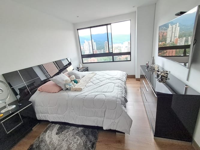 Apartamento de 3 alcobas en arriendo en El Castillo, Medellín, 138 m² · foto 19 de 24