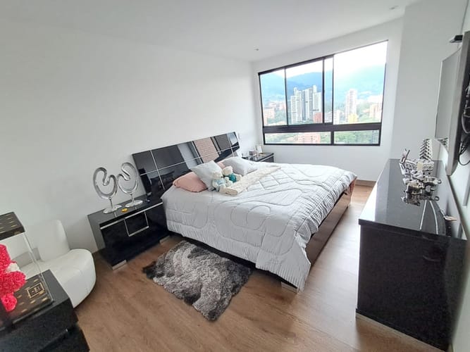 Apartamento de 3 alcobas en arriendo en El Castillo, Medellín, 138 m² · foto 20 de 24
