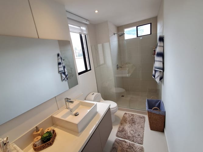 Apartamento de 3 alcobas en arriendo en El Castillo, Medellín, 138 m² · foto 24 de 24